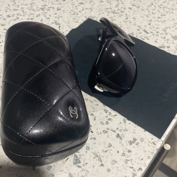 Chanel White Bow Sunglasses 5171 Authentic - Picture 2 of 7